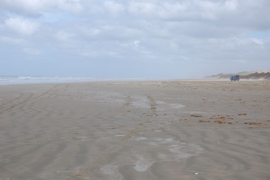 Der Ninety Mile Beach, welcher tatsaechlich nur 64 Meilen (103km) lang ist.