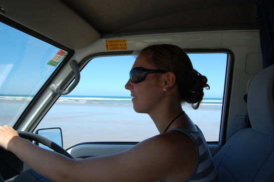 Und natuerlich mussten wir auch ausprobieren wie es ist, auf dem Strand langzufahren...