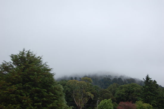 Und so sah es dann am naechsten Morgen aus: die Wolken hingen tief und es regnete ununterbrochen...