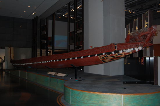 Das ist ein Waka (Kanu der Maori).