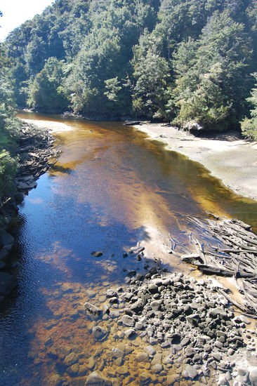 ...vorbei an Suesswasserquellen...