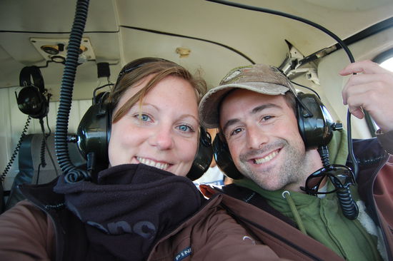 Wir durften beide vorne neben dem Pilot sitzen.