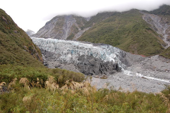 Der Fox-Gletscher vom Aussichtspunkt, doch auch hier wollen wir naeher ran...