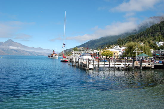 Der kleine Hafen der Stadt.
