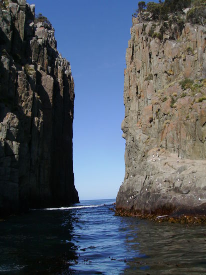 Das sind die Felsen an und zwischen welchen wir getaucht sind.