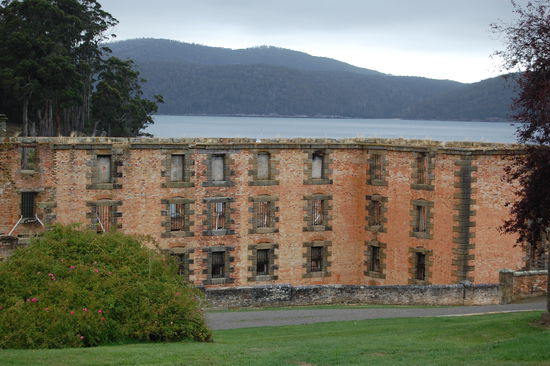 In diesem Gebaeude befanden sich die Baracken der Straeflinge.