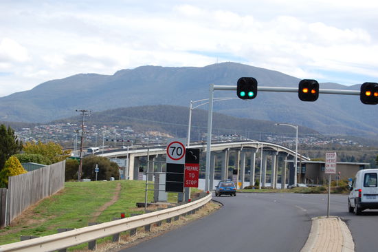 Die Tasman Bridge von Hobart, welche ueber den Derwent River fuehrt.