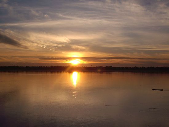 Sonnenaufgang ueber dem Mekong