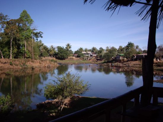 ...und Blick nach rechts. Dort wird dann gewaschen, sich gewaschen, geangelt usw