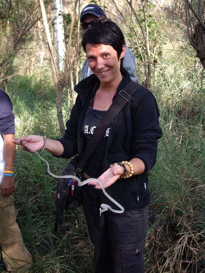 Mit Schlange in der Hand...