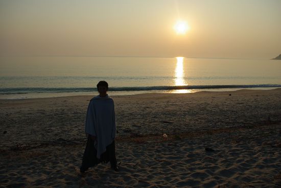 Wie gewohnt in eine Decke gehuellt.