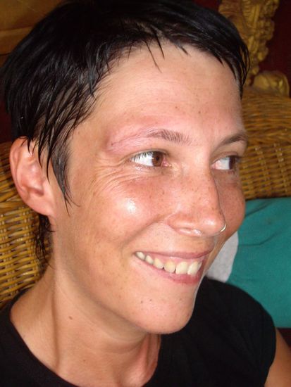 Den Boden gekuesst beim Khmer Boxen