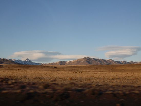 Auf dem Weg zum Gletscher, die Enterprise stand auch schon bereit. Die Wolken hier sind wie in Australien der Wahnsinn. Wenn sie so aussehen, kündigen sie schlechtes Wetter an