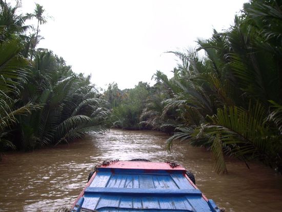 Die Fahrt zum "Homestay" war dann schon einsamer.  Sehr schoen uebrigens diese Kanaele!