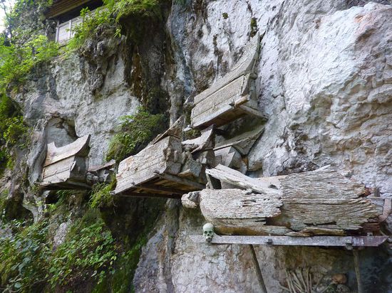 Hanging Coffins in Ke'te Kesu