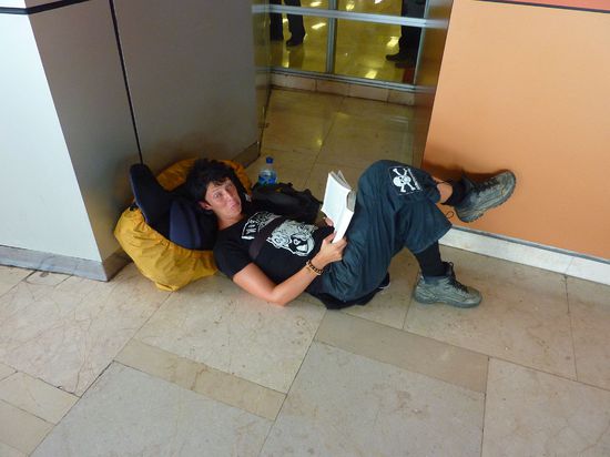 8 Stunden warten kann sooooo langweilig sein