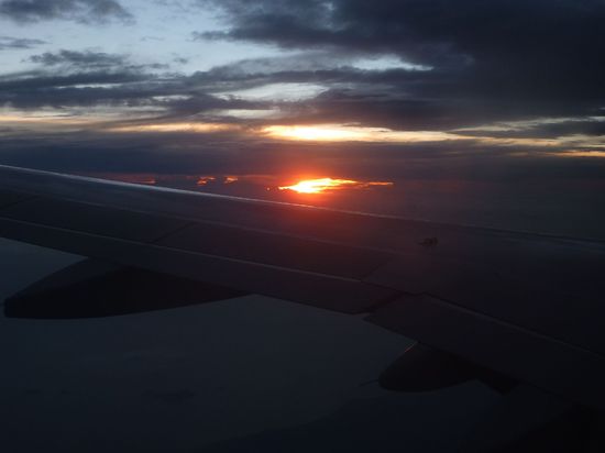 Aufm Flug gabs noch einen hübschen Sonnenuntergang. Immer wieder schön über den Wolken
