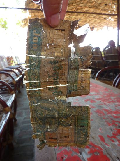 Die 200 Kyatt-Noten fallen teilweise schon auseinander....