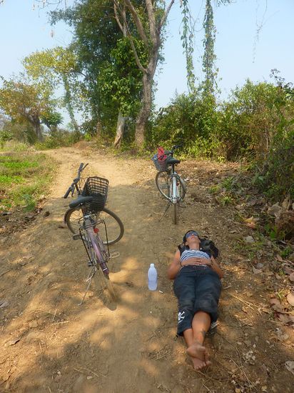 Hitzepause. Es sind um die 35-40 Grad tagsueber. Nachts dafuer dann echt frisch, Wuestenklima....