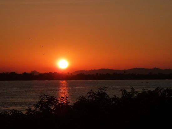 Das Breeze Guesthouse in Mawlamyine ist echt schoen gelegen. Sie haben aber nur ein schoenes Zimmer, fragt nach der Captains Cabin, die ist nur fuer Special-Ladies 