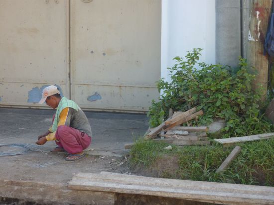 Sicherheitsschuhe - auch ein sehr ernst zu nehmendes Thema hier (z.B. im Strassenbau oder wobei auch immer)