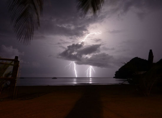 Tolles Gewitter. Leider nicht fuer alle Beteiligten. Carina P. (Name vom Autor geaendert) hatte Muskelkater in den Armen, weil sie sich stundenlang die Ohren zuhalten musste 