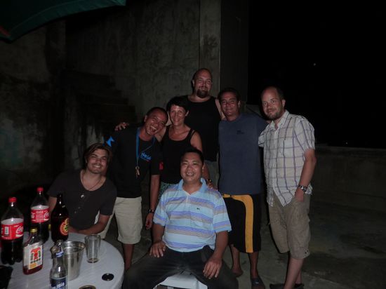 v.l.: mit Jonathan, Harold, Tiny (unten), Søren (mein Dive-Instructor, oben) und Gaesten