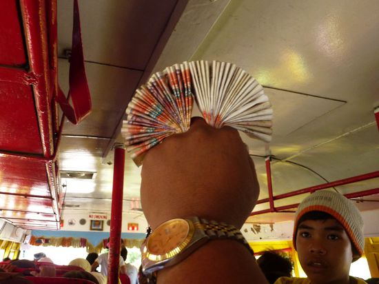 Das ist uebrigens das typische Portomonaie der Busfahrer