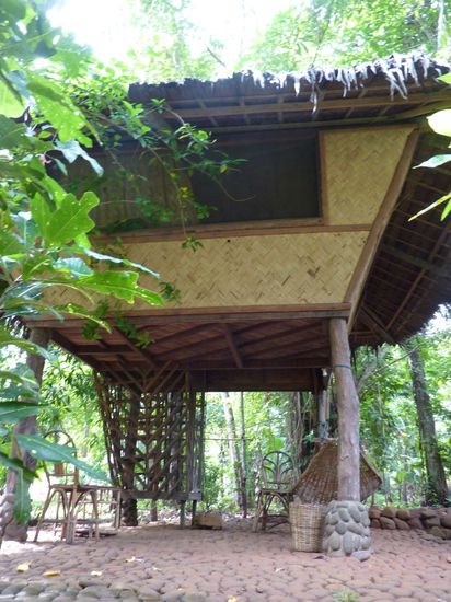 Hatte mal wieder ein gaaaanz suesses Huettchen mit Veranda und Haengematte unterm Haus. Dab Dab Resort ist zu empfehlen.