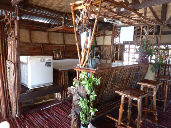 Unsere Bar. Mit tollem Aufkleber vom Fischkopp Plattenladen 