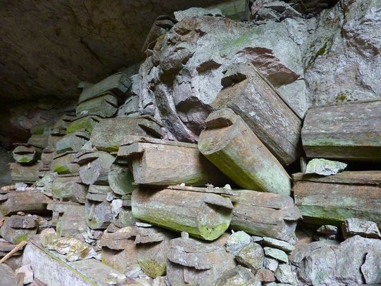 Sagada ist beruehmt fuer seine jahrhunderte alten Saerge