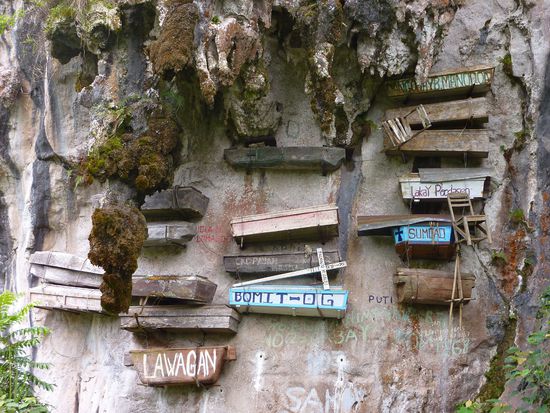 Haengende Saerge im Echo Valley