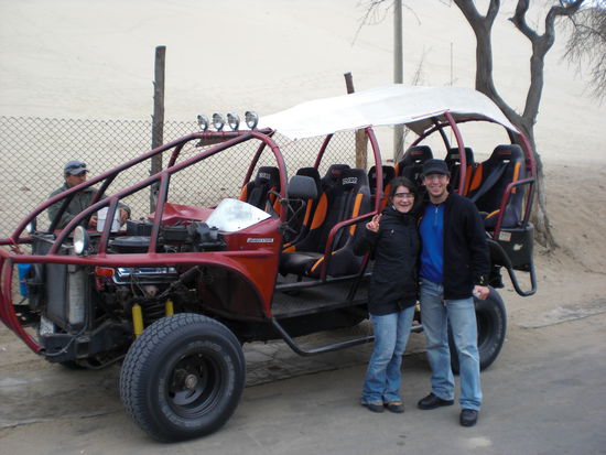 ein sandbuggy um durch die wueste zu brettern... wir habens auch gefilmt...
