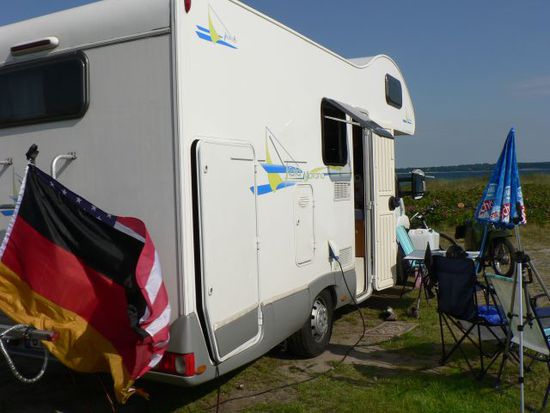 meeresblick nach wenden des fahrzeuges hin zur sonnenseite