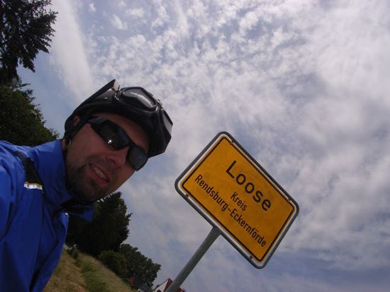 für unsere US Freunde: "Hang loose", gibts auch als geste (daumen und kleinen finger abspreizen, die 3 anderen einklappen) - surfergruß (shaka)