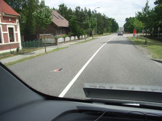 das schicksal hunderter fahnen. ich habe soooo viele auf der straße liegen sehen!