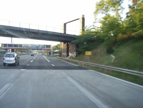 das berliner ortsscild war bei 110kmh nicht besser draufzubekommen..
