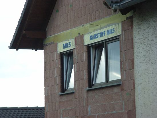 bauen mit ansage! das sollte schnell verputzt werden, ehe das der eigentümer sieht