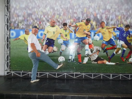 Im Maracana drinnen, leider ohne Feldbesichtigung, vor der Ruhmeshalle.