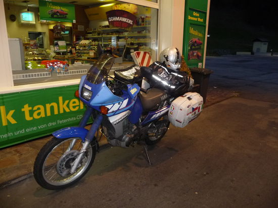 Murphys Gesetz dann wenn es nicht passieren soll, passiert es.
Nichteinmal die Lichter gingen an.