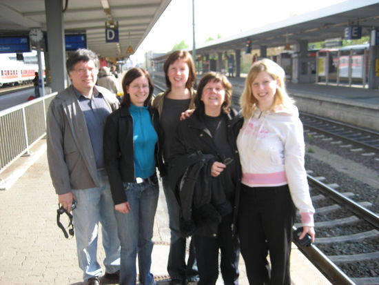 Mit meiner Familie auf dem Bahnhof