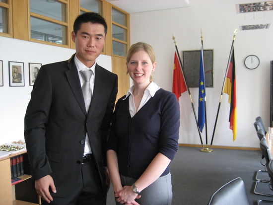 Das ist der Co-Trainer der chinesischen Fußball-Olympiamannschaft