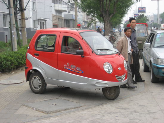 Neueres Transportmittel: Auto-Attrappe