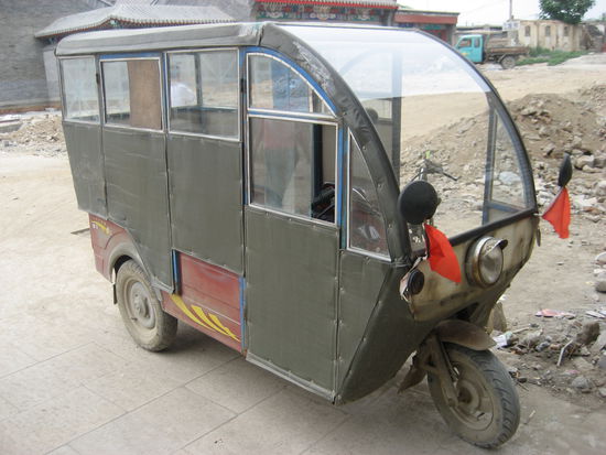 Noch ein anderes Transportmittel: Die Kommunisten-Rikscha