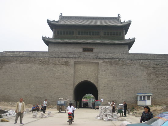 Tor Nr. 1 am Anfang der Baustelle