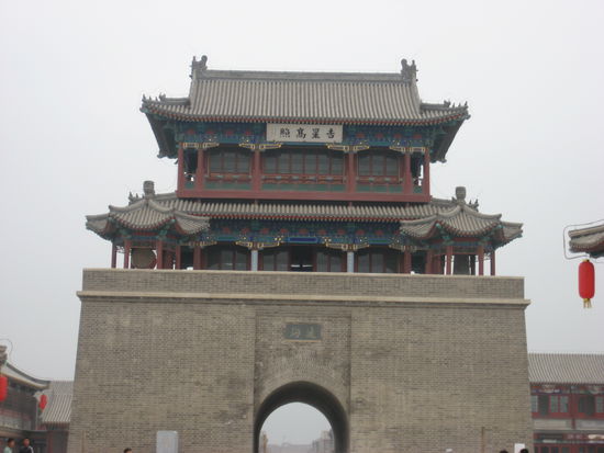 Tor Nr. 2 im Zentrum der Baustelle
