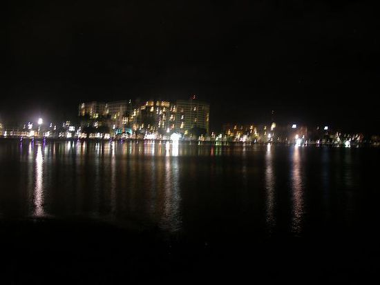 Cairns bei Nacht