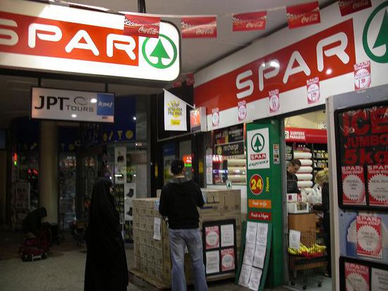 Neben Aldi gibts hier auch Spar