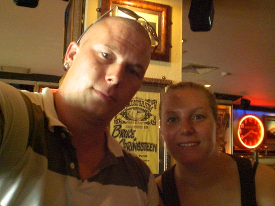 Wir beide im Hardrock Cafe in Bangkok