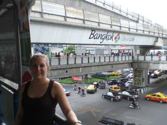 Am Uebergang zwischen MBK und Siam Center